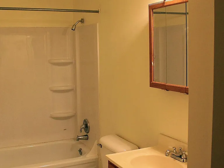 2415 Glenmawr Ave — Photo 12