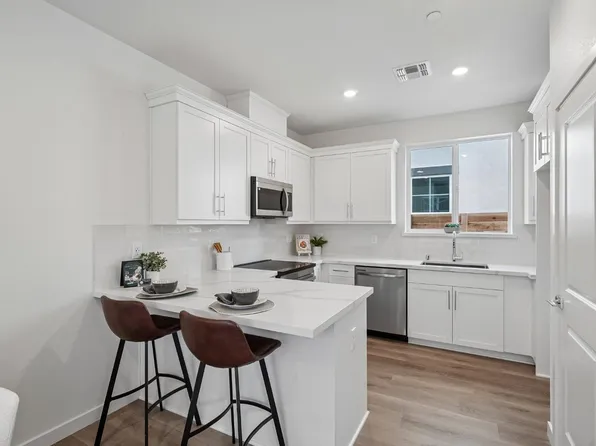 6441 Ventris Walk, Sacramento, CA 95823