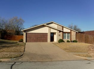 2317 Mesquite Ct W, Bedford, TX 76021