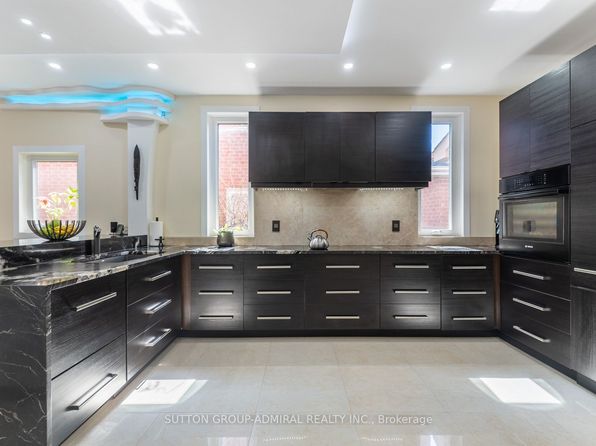 626 College Manor Dr, Newmarket, ON L3Y 8M7