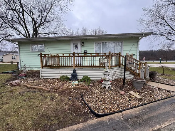 1069 Lakewood Rd, Elgin, IL 60123