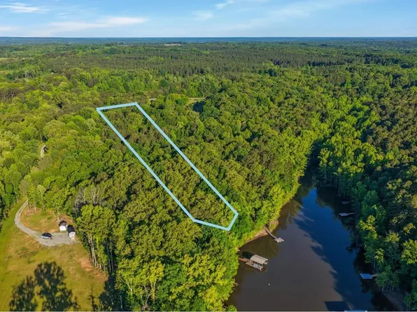 130 Lakefront Dr, Clarksville, VA 23927