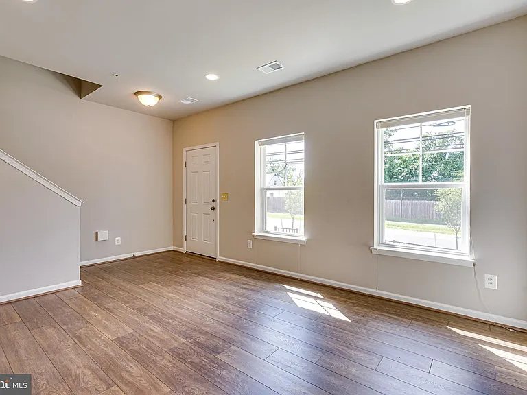 14263 Travilah Rd — Photo 4