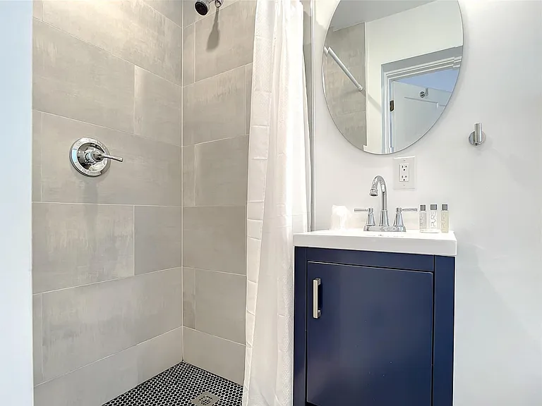 2100 NE 45th St #1 — Photo 18