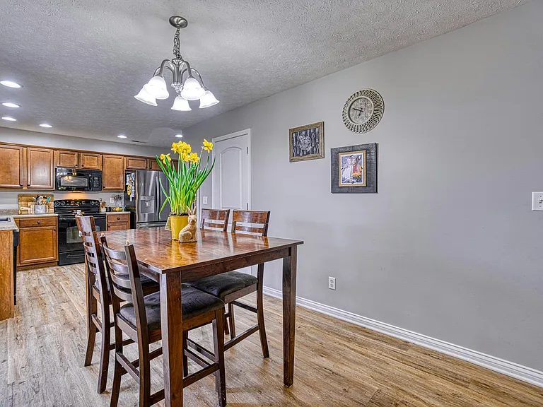 4880 Imperial Dr — Photo 37