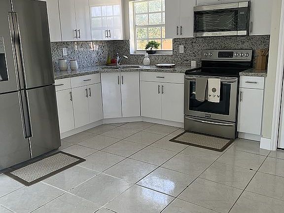 4th image of 20450 NW 44th Ave