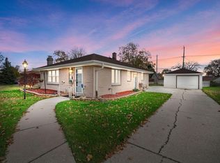 1437 W Foster Ave, Milwaukee, WI 53221