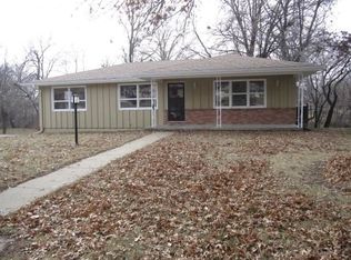 26 S Carriage Dr, Saint Joseph, MO 64506