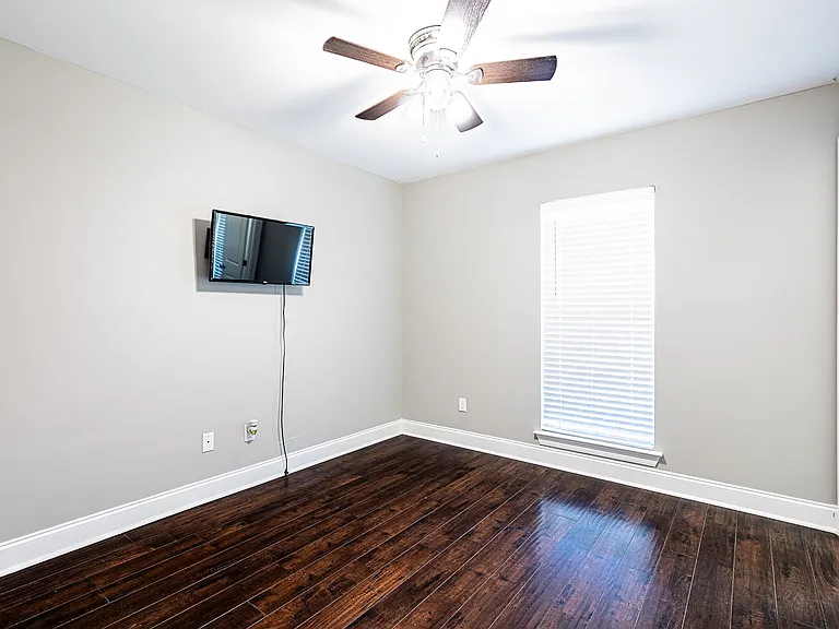 319 Harvest Ln — Photo 10