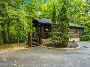 625 Gatlinburg Falls Way, Gatlinburg, TN 37738