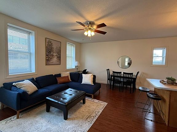 4th image of 135 E Prairie Ave