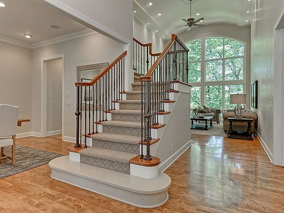 4th image of 4610 Lake Forest Dr