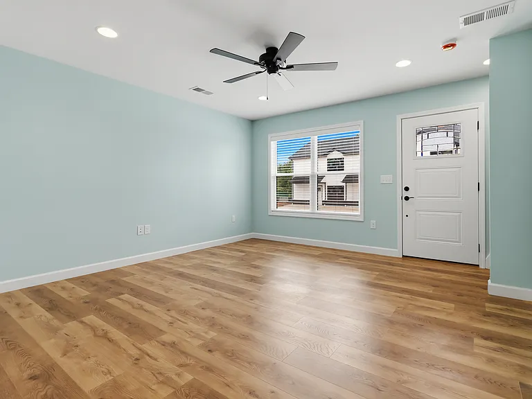 250 Meadow Dr #2 — Photo 6