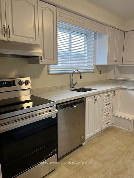 Toronto House for rent - 4 Bedrooms — photo 13
