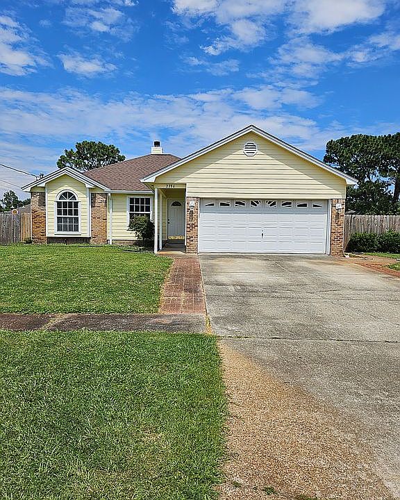 Charming 3 bed 2 bath Home!