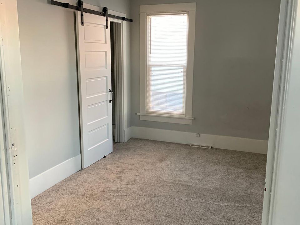 2nd image of 415 Sheridan St