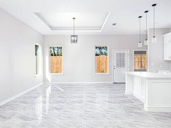 4th image of 608 Sonny Dr