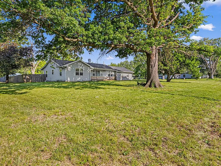 535 Wallace St — Photo 33