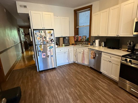 4th image of 2022 W Roscoe St Unit 1