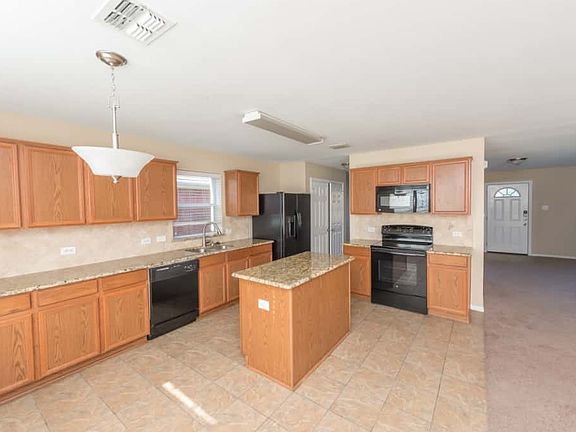 4th image of 707 Seguin Ln