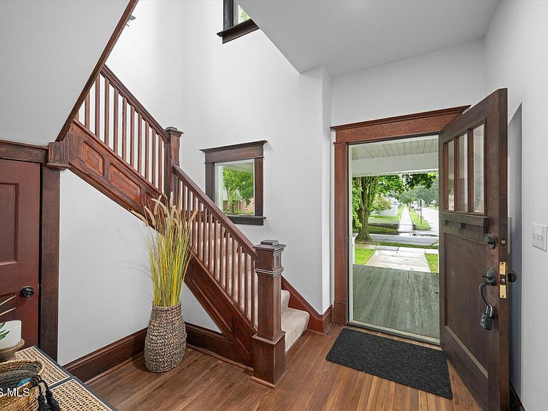 Listing photo 5