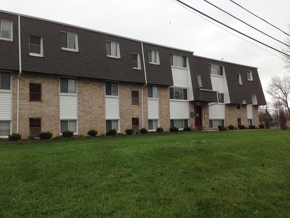 1st image of 23210 Huron River Dr APT 17