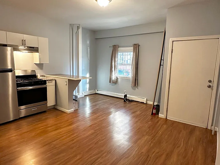 116 Garside St #1F — Photo 3