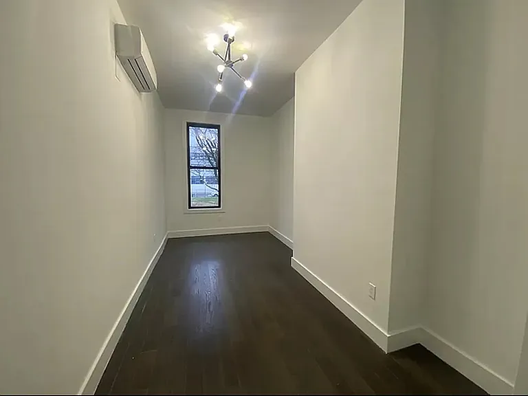 1114 Halsey St #2L — Photo 6