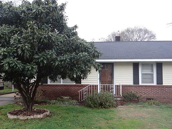 2nd image of 206 E Dorchester Blvd