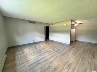 2070 W Washington St APT 1, Springfield, IL 62702