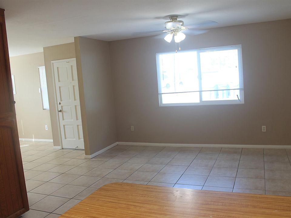 Kitchen Eating Area
