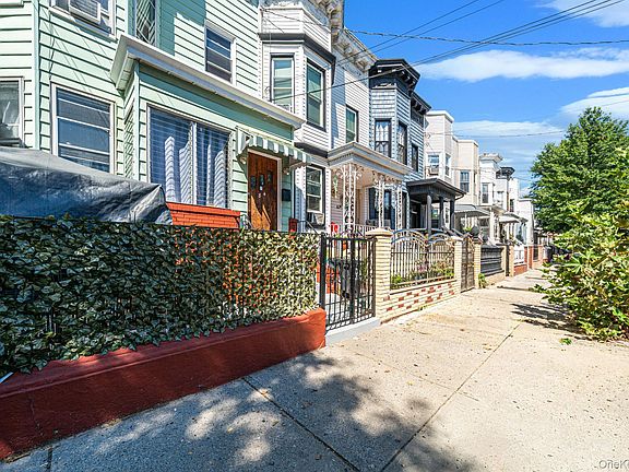 3rd image of 84 Autumn Avenue