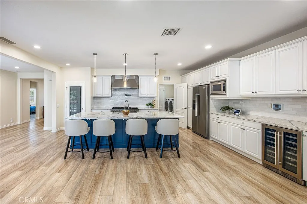 4 bed, 3557 sqft, $5,500 — Photo 2