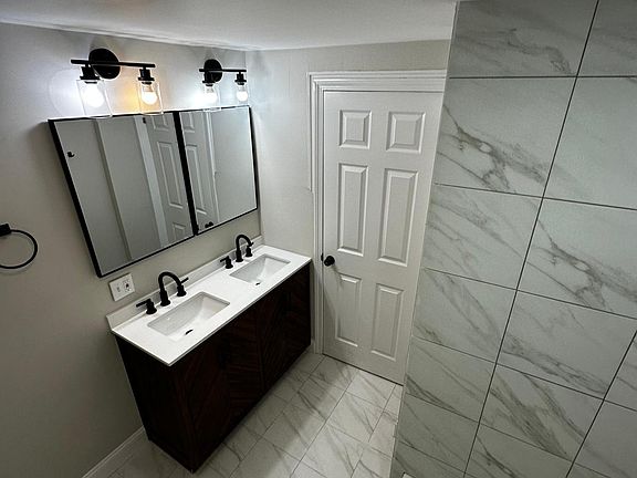 4th image of 158 3rd St Floor 2