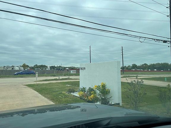 2nd image of 7829 Bailey Rd
