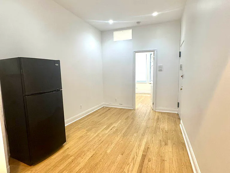 509 E 81st St #GFE — Photo 4