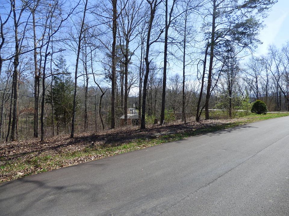 2nd image of 1048 Holiday Ln