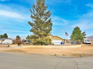 15113 Tonikan Rd, Apple Valley, CA 92307