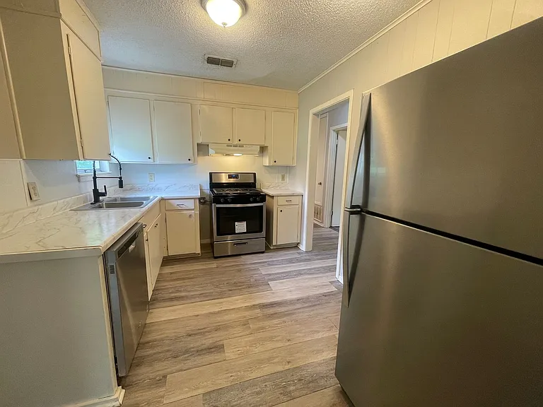 1523 Lampkin Cir — Photo 3