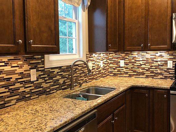 2nd image of 61 Brownstone Ln