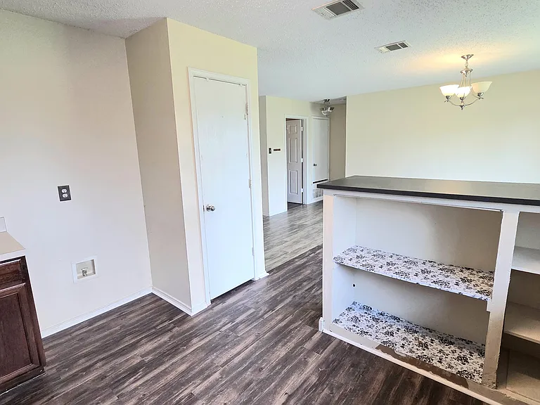 8103 Zephyr Ct — Photo 7