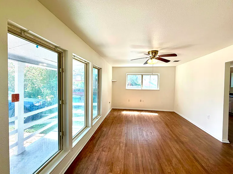 515 Bangor Dr — Photo 4