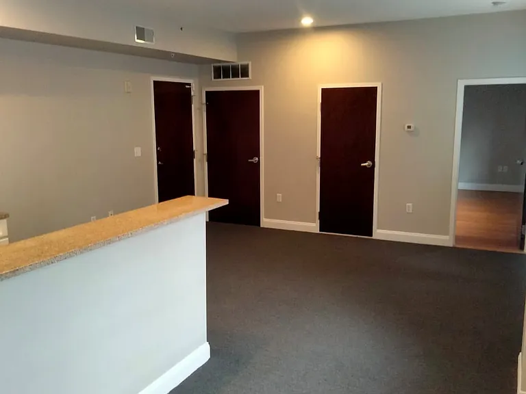 Farmington Avenue Apartments — Photo 47