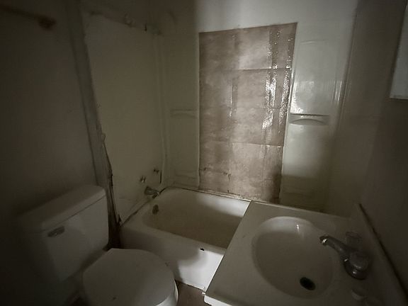 2nd image of 1303 E Whitmer St