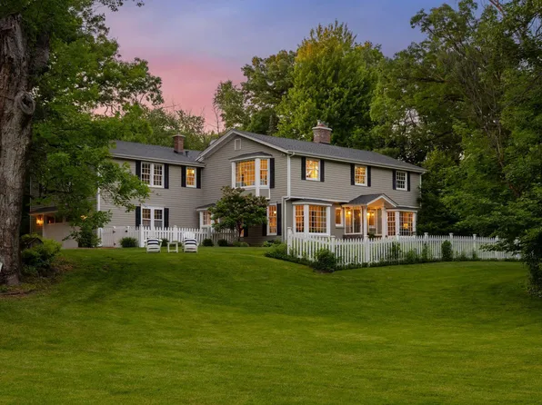 60 Myrtlewood Rd, Wayzata, MN 55391