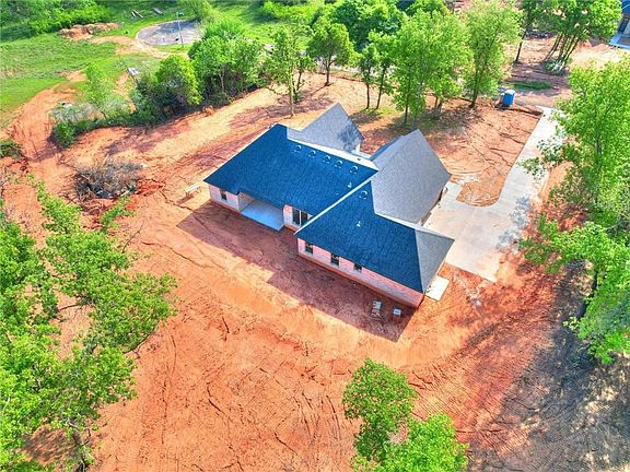 3rd image of 15895 Vernon Cir