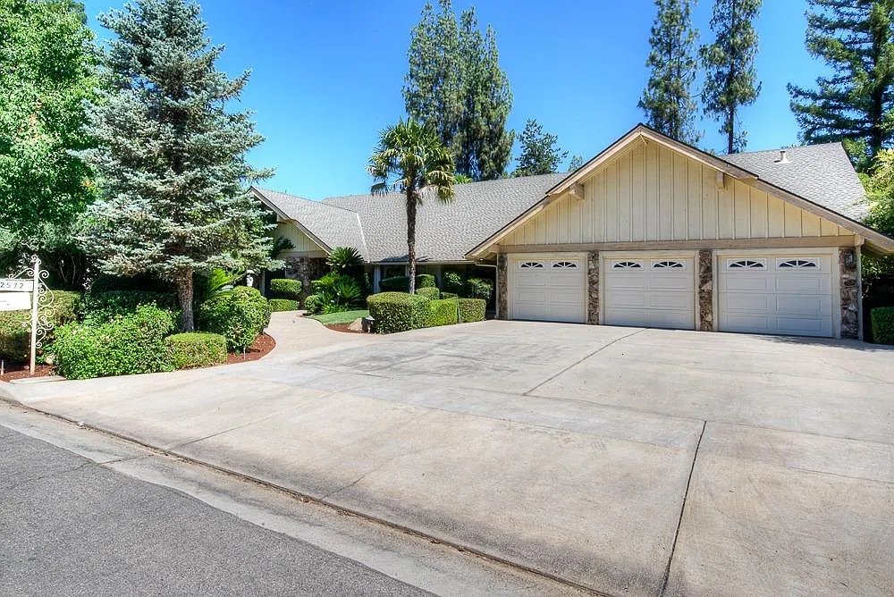 2572 W Sample Ave photo 1