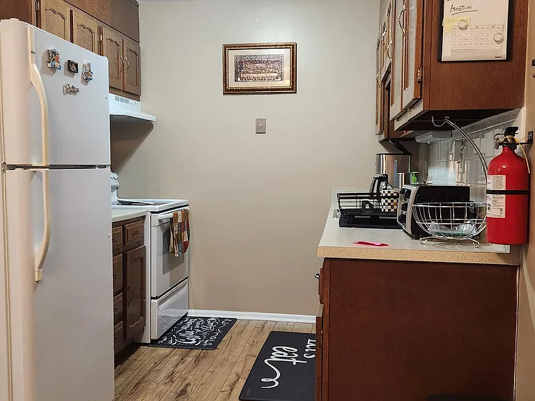 1034B Aberdeen Dr — Photo 5