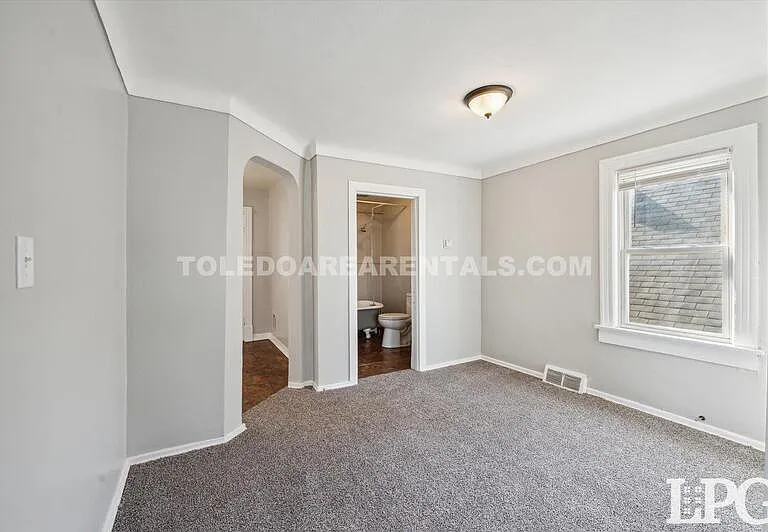 340 E Lake St — Photo 12