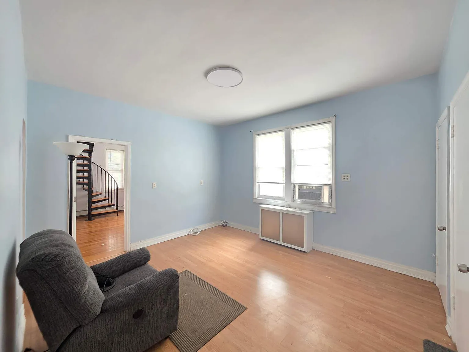 3 bed, 1200 sqft, $2,900 — Photo 3